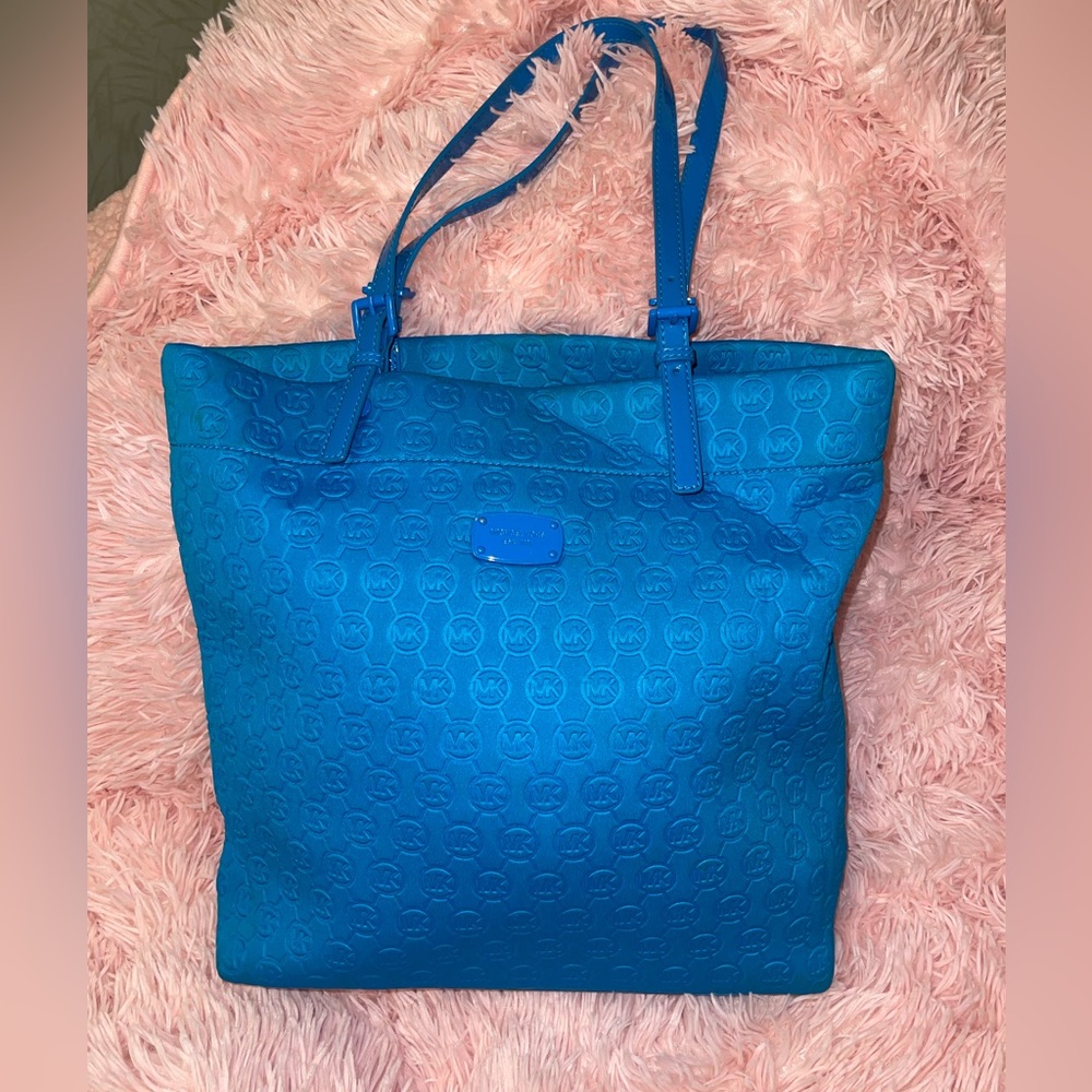 NWT Michael Kors Blue Neoprene (Store Display) Tote Jet Set Signature Monogram